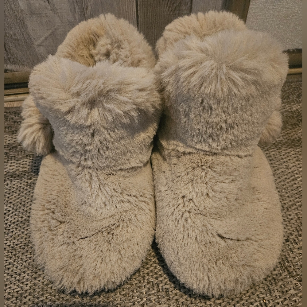 Fatface Super Soft Cream Boots. Medium - Picture 2 of 8